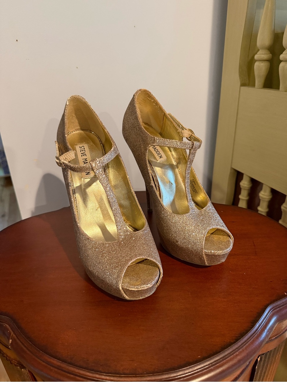 Steve Madden Gold Glitter Platform Peep Toe Strap Ankle Strap Heels 7.5 Sparkly